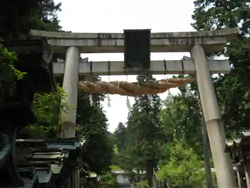 宝山寺の鳥居