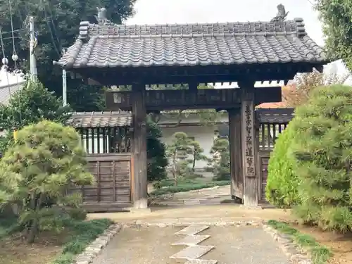 蓮花院の山門