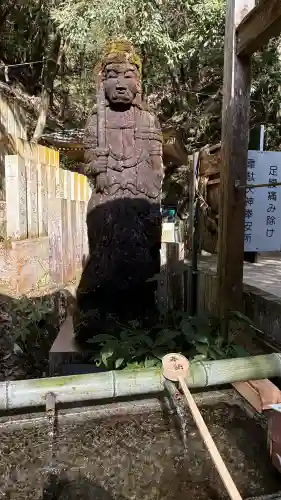大本山七宝瀧寺の{uncategorized: "未分類", other: "その他", undefined: "問題あり", building: "その他建物", grave: "お墓", sacred_gate: "鳥居", guardian: "狛犬", statue: "像", buddha: "仏像", history: "歴史", nature: "自然", garden: "庭園", animal: "動物", pagoda: "塔", temizu: "手水舎", mountain_gate: "山門・神門", sanctuary: "本殿・本堂", subordinate: "末社・摂社", art: "芸術", scenery: "景色", jizo: "地蔵", ema: "絵馬", goshuin: "御朱印", omikuji: "おみくじ", items: "授与品その他", amulet: "お守り", goshuincho: "御朱印帳", eats: "食事", festival: "お祭り", votive_dance: "神楽", shichigosan: "七五三参", wedding: "結婚式", experience: "体験その他", initially: "初詣", around: "周辺", anti_infection: "感染症対策"}