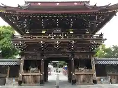 西新井大師総持寺の山門