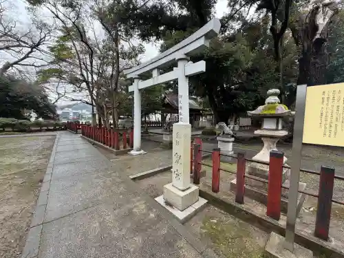 角鹿神社の{uncategorized: "未分類", other: "その他", undefined: "問題あり", building: "その他建物", grave: "お墓", sacred_gate: "鳥居", guardian: "狛犬", statue: "像", buddha: "仏像", history: "歴史", nature: "自然", garden: "庭園", animal: "動物", pagoda: "塔", temizu: "手水舎", mountain_gate: "山門・神門", sanctuary: "本殿・本堂", subordinate: "末社・摂社", art: "芸術", scenery: "景色", jizo: "地蔵", ema: "絵馬", goshuin: "御朱印", omikuji: "おみくじ", items: "授与品その他", amulet: "お守り", goshuincho: "御朱印帳", eats: "食事", festival: "お祭り", votive_dance: "神楽", shichigosan: "七五三参", wedding: "結婚式", experience: "体験その他", initially: "初詣", around: "周辺", anti_infection: "感染症対策"}
