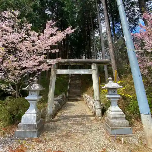 日光大室高龗神社の鳥居