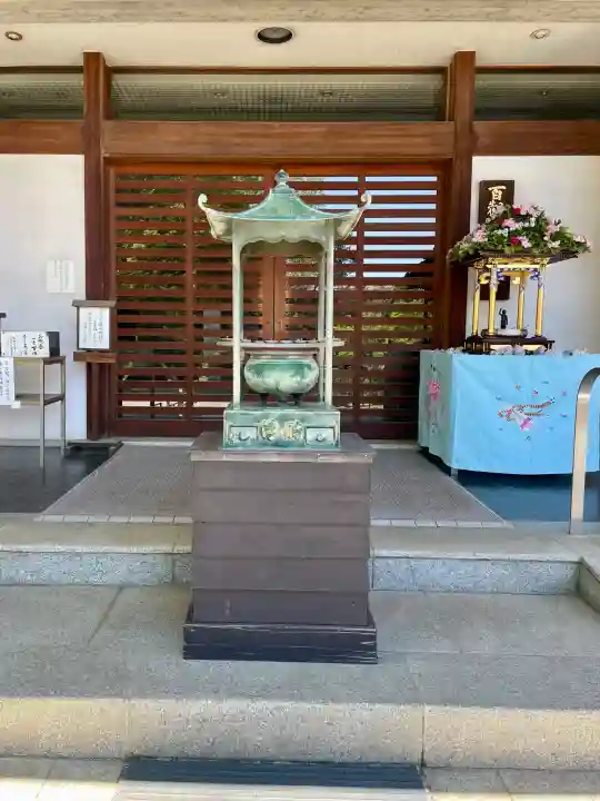 明治寺の{uncategorized: "未分類", other: "その他", undefined: "問題あり", building: "その他建物", grave: "お墓", sacred_gate: "鳥居", guardian: "狛犬", statue: "像", buddha: "仏像", history: "歴史", nature: "自然", garden: "庭園", animal: "動物", pagoda: "塔", temizu: "手水舎", mountain_gate: "山門・神門", sanctuary: "本殿・本堂", subordinate: "末社・摂社", art: "芸術", scenery: "景色", jizo: "地蔵", ema: "絵馬", goshuin: "御朱印", omikuji: "おみくじ", items: "授与品その他", amulet: "お守り", goshuincho: "御朱印帳", eats: "食事", festival: "お祭り", votive_dance: "神楽", shichigosan: "七五三参", wedding: "結婚式", experience: "体験その他", initially: "初詣", around: "周辺", anti_infection: "感染症対策"}