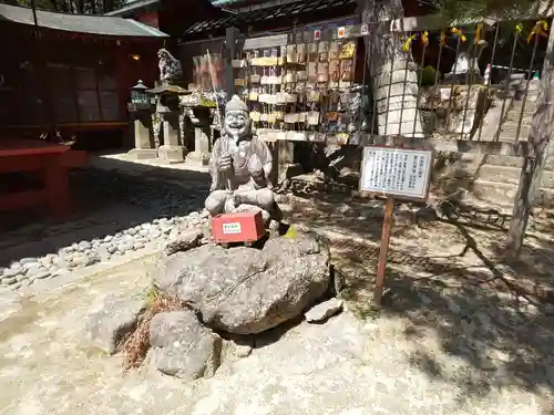 日光二荒山神社中宮祠の像