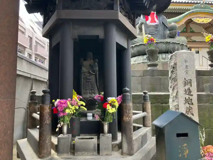 眞性寺の{uncategorized: "未分類", other: "その他", undefined: "問題あり", building: "その他建物", grave: "お墓", sacred_gate: "鳥居", guardian: "狛犬", statue: "像", buddha: "仏像", history: "歴史", nature: "自然", garden: "庭園", animal: "動物", pagoda: "塔", temizu: "手水舎", mountain_gate: "山門・神門", sanctuary: "本殿・本堂", subordinate: "末社・摂社", art: "芸術", scenery: "景色", jizo: "地蔵", ema: "絵馬", goshuin: "御朱印", omikuji: "おみくじ", items: "授与品その他", amulet: "お守り", goshuincho: "御朱印帳", eats: "食事", festival: "お祭り", votive_dance: "神楽", shichigosan: "七五三参", wedding: "結婚式", experience: "体験その他", initially: "初詣", around: "周辺", anti_infection: "感染症対策"}