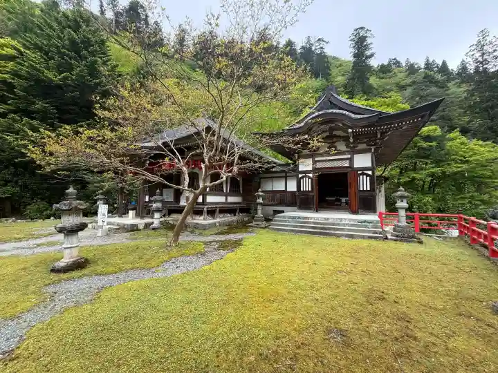 瑠璃寺の{uncategorized: "未分類", other: "その他", undefined: "問題あり", building: "その他建物", grave: "お墓", sacred_gate: "鳥居", guardian: "狛犬", statue: "像", buddha: "仏像", history: "歴史", nature: "自然", garden: "庭園", animal: "動物", pagoda: "塔", temizu: "手水舎", mountain_gate: "山門・神門", sanctuary: "本殿・本堂", subordinate: "末社・摂社", art: "芸術", scenery: "景色", jizo: "地蔵", ema: "絵馬", goshuin: "御朱印", omikuji: "おみくじ", items: "授与品その他", amulet: "お守り", goshuincho: "御朱印帳", eats: "食事", festival: "お祭り", votive_dance: "神楽", shichigosan: "七五三参", wedding: "結婚式", experience: "体験その他", initially: "初詣", around: "周辺", anti_infection: "感染症対策"}