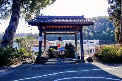 観福寺の{uncategorized: "未分類", other: "その他", undefined: "問題あり", building: "その他建物", grave: "お墓", sacred_gate: "鳥居", guardian: "狛犬", statue: "像", buddha: "仏像", history: "歴史", nature: "自然", garden: "庭園", animal: "動物", pagoda: "塔", temizu: "手水舎", mountain_gate: "山門・神門", sanctuary: "本殿・本堂", subordinate: "末社・摂社", art: "芸術", scenery: "景色", jizo: "地蔵", ema: "絵馬", goshuin: "御朱印", omikuji: "おみくじ", items: "授与品その他", amulet: "お守り", goshuincho: "御朱印帳", eats: "食事", festival: "お祭り", votive_dance: "神楽", shichigosan: "七五三参", wedding: "結婚式", experience: "体験その他", initially: "初詣", around: "周辺", anti_infection: "感染症対策"}