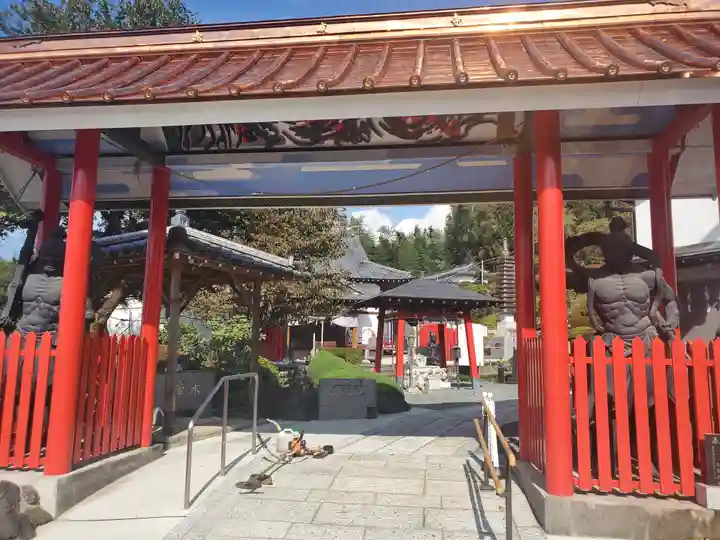 赤城大教会赤城寺の山門・神門
