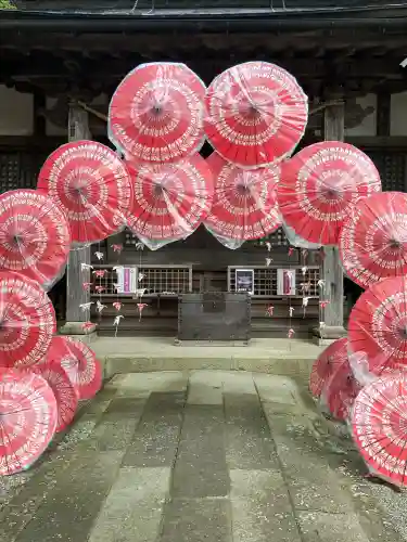 日枝神社の{uncategorized: "未分類", other: "その他", undefined: "問題あり", building: "その他建物", grave: "お墓", sacred_gate: "鳥居", guardian: "狛犬", statue: "像", buddha: "仏像", history: "歴史", nature: "自然", garden: "庭園", animal: "動物", pagoda: "塔", temizu: "手水舎", mountain_gate: "山門・神門", sanctuary: "本殿・本堂", subordinate: "末社・摂社", art: "芸術", scenery: "景色", jizo: "地蔵", ema: "絵馬", goshuin: "御朱印", omikuji: "おみくじ", items: "授与品その他", amulet: "お守り", goshuincho: "御朱印帳", eats: "食事", festival: "お祭り", votive_dance: "神楽", shichigosan: "七五三参", wedding: "結婚式", experience: "体験その他", initially: "初詣", around: "周辺", anti_infection: "感染症対策"}