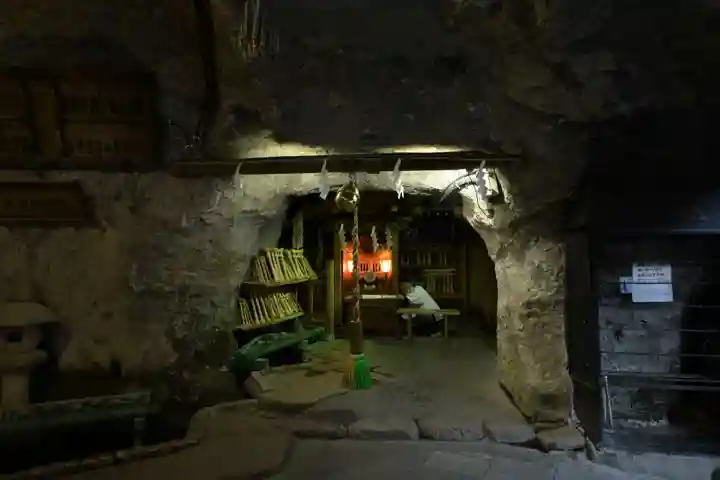 銭洗弁財天宇賀福神社(神奈川県)