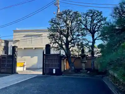 法身寺の{uncategorized: "未分類", other: "その他", undefined: "問題あり", building: "その他建物", grave: "お墓", sacred_gate: "鳥居", guardian: "狛犬", statue: "像", buddha: "仏像", history: "歴史", nature: "自然", garden: "庭園", animal: "動物", pagoda: "塔", temizu: "手水舎", mountain_gate: "山門・神門", sanctuary: "本殿・本堂", subordinate: "末社・摂社", art: "芸術", scenery: "景色", jizo: "地蔵", ema: "絵馬", goshuin: "御朱印", omikuji: "おみくじ", items: "授与品その他", amulet: "お守り", goshuincho: "御朱印帳", eats: "食事", festival: "お祭り", votive_dance: "神楽", shichigosan: "七五三参", wedding: "結婚式", experience: "体験その他", initially: "初詣", around: "周辺", anti_infection: "感染症対策"}