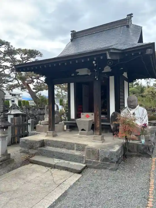 甲斐善光寺の{uncategorized: "未分類", other: "その他", undefined: "問題あり", building: "その他建物", grave: "お墓", sacred_gate: "鳥居", guardian: "狛犬", statue: "像", buddha: "仏像", history: "歴史", nature: "自然", garden: "庭園", animal: "動物", pagoda: "塔", temizu: "手水舎", mountain_gate: "山門・神門", sanctuary: "本殿・本堂", subordinate: "末社・摂社", art: "芸術", scenery: "景色", jizo: "地蔵", ema: "絵馬", goshuin: "御朱印", omikuji: "おみくじ", items: "授与品その他", amulet: "お守り", goshuincho: "御朱印帳", eats: "食事", festival: "お祭り", votive_dance: "神楽", shichigosan: "七五三参", wedding: "結婚式", experience: "体験その他", initially: "初詣", around: "周辺", anti_infection: "感染症対策"}