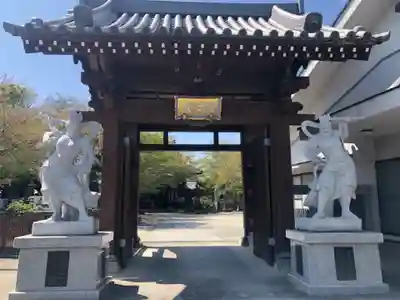 退魔寺(厄除茂呂不動尊)の山門・神門