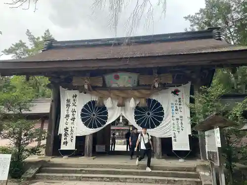 熊野大社の{uncategorized: "未分類", other: "その他", undefined: "問題あり", building: "その他建物", grave: "お墓", sacred_gate: "鳥居", guardian: "狛犬", statue: "像", buddha: "仏像", history: "歴史", nature: "自然", garden: "庭園", animal: "動物", pagoda: "塔", temizu: "手水舎", mountain_gate: "山門・神門", sanctuary: "本殿・本堂", subordinate: "末社・摂社", art: "芸術", scenery: "景色", jizo: "地蔵", ema: "絵馬", goshuin: "御朱印", omikuji: "おみくじ", items: "授与品その他", amulet: "お守り", goshuincho: "御朱印帳", eats: "食事", festival: "お祭り", votive_dance: "神楽", shichigosan: "七五三参", wedding: "結婚式", experience: "体験その他", initially: "初詣", around: "周辺", anti_infection: "感染症対策"}