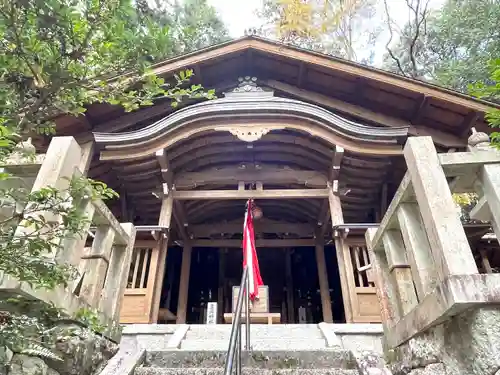 豊満神社の本殿