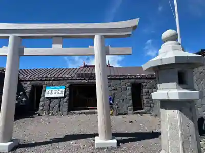 富士山頂上浅間大社奥宮の鳥居