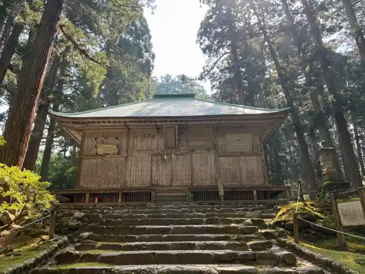 平泉寺白山神社の{uncategorized: "未分類", other: "その他", undefined: "問題あり", building: "その他建物", grave: "お墓", sacred_gate: "鳥居", guardian: "狛犬", statue: "像", buddha: "仏像", history: "歴史", nature: "自然", garden: "庭園", animal: "動物", pagoda: "塔", temizu: "手水舎", mountain_gate: "山門・神門", sanctuary: "本殿・本堂", subordinate: "末社・摂社", art: "芸術", scenery: "景色", jizo: "地蔵", ema: "絵馬", goshuin: "御朱印", omikuji: "おみくじ", items: "授与品その他", amulet: "お守り", goshuincho: "御朱印帳", eats: "食事", festival: "お祭り", votive_dance: "神楽", shichigosan: "七五三参", wedding: "結婚式", experience: "体験その他", initially: "初詣", around: "周辺", anti_infection: "感染症対策"}