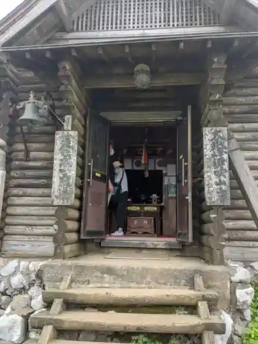 伊吹山寺の本殿・本堂