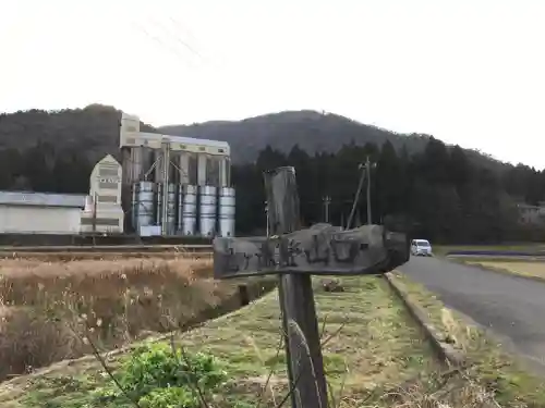 大虫神社（鬼ヶ嶽山頂）の建物その他