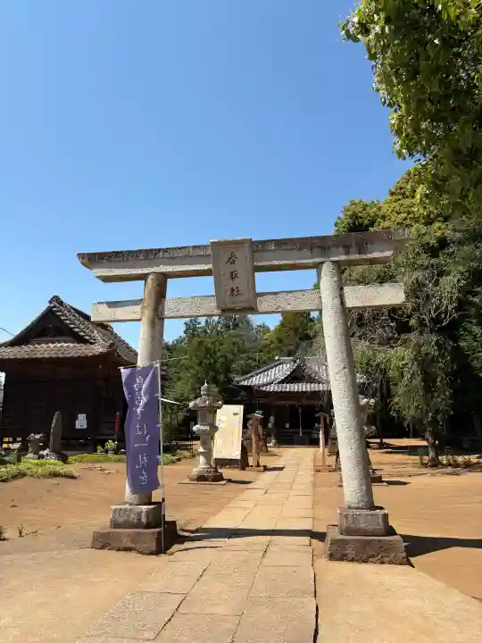 伏木香取神社の{uncategorized: "未分類", other: "その他", undefined: "問題あり", building: "その他建物", grave: "お墓", sacred_gate: "鳥居", guardian: "狛犬", statue: "像", buddha: "仏像", history: "歴史", nature: "自然", garden: "庭園", animal: "動物", pagoda: "塔", temizu: "手水舎", mountain_gate: "山門・神門", sanctuary: "本殿・本堂", subordinate: "末社・摂社", art: "芸術", scenery: "景色", jizo: "地蔵", ema: "絵馬", goshuin: "御朱印", omikuji: "おみくじ", items: "授与品その他", amulet: "お守り", goshuincho: "御朱印帳", eats: "食事", festival: "お祭り", votive_dance: "神楽", shichigosan: "七五三参", wedding: "結婚式", experience: "体験その他", initially: "初詣", around: "周辺", anti_infection: "感染症対策"}