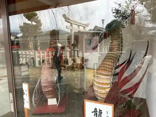 車折神社の{uncategorized: "未分類", other: "その他", undefined: "問題あり", building: "その他建物", grave: "お墓", sacred_gate: "鳥居", guardian: "狛犬", statue: "像", buddha: "仏像", history: "歴史", nature: "自然", garden: "庭園", animal: "動物", pagoda: "塔", temizu: "手水舎", mountain_gate: "山門・神門", sanctuary: "本殿・本堂", subordinate: "末社・摂社", art: "芸術", scenery: "景色", jizo: "地蔵", ema: "絵馬", goshuin: "御朱印", omikuji: "おみくじ", items: "授与品その他", amulet: "お守り", goshuincho: "御朱印帳", eats: "食事", festival: "お祭り", votive_dance: "神楽", shichigosan: "七五三参", wedding: "結婚式", experience: "体験その他", initially: "初詣", around: "周辺", anti_infection: "感染症対策"}