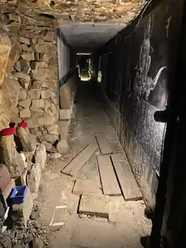 石手寺の{uncategorized: "未分類", other: "その他", undefined: "問題あり", building: "その他建物", grave: "お墓", sacred_gate: "鳥居", guardian: "狛犬", statue: "像", buddha: "仏像", history: "歴史", nature: "自然", garden: "庭園", animal: "動物", pagoda: "塔", temizu: "手水舎", mountain_gate: "山門・神門", sanctuary: "本殿・本堂", subordinate: "末社・摂社", art: "芸術", scenery: "景色", jizo: "地蔵", ema: "絵馬", goshuin: "御朱印", omikuji: "おみくじ", items: "授与品その他", amulet: "お守り", goshuincho: "御朱印帳", eats: "食事", festival: "お祭り", votive_dance: "神楽", shichigosan: "七五三参", wedding: "結婚式", experience: "体験その他", initially: "初詣", around: "周辺", anti_infection: "感染症対策"}