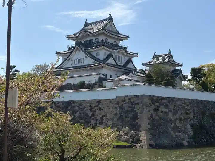 岸城神社の{uncategorized: "未分類", other: "その他", undefined: "問題あり", building: "その他建物", grave: "お墓", sacred_gate: "鳥居", guardian: "狛犬", statue: "像", buddha: "仏像", history: "歴史", nature: "自然", garden: "庭園", animal: "動物", pagoda: "塔", temizu: "手水舎", mountain_gate: "山門・神門", sanctuary: "本殿・本堂", subordinate: "末社・摂社", art: "芸術", scenery: "景色", jizo: "地蔵", ema: "絵馬", goshuin: "御朱印", omikuji: "おみくじ", items: "授与品その他", amulet: "お守り", goshuincho: "御朱印帳", eats: "食事", festival: "お祭り", votive_dance: "神楽", shichigosan: "七五三参", wedding: "結婚式", experience: "体験その他", initially: "初詣", around: "周辺", anti_infection: "感染症対策"}