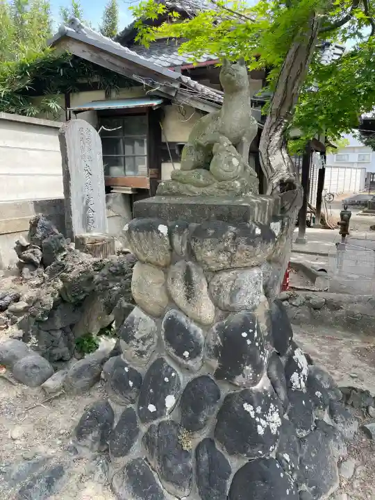 伊奈利神社の{uncategorized: "未分類", other: "その他", undefined: "問題あり", building: "その他建物", grave: "お墓", sacred_gate: "鳥居", guardian: "狛犬", statue: "像", buddha: "仏像", history: "歴史", nature: "自然", garden: "庭園", animal: "動物", pagoda: "塔", temizu: "手水舎", mountain_gate: "山門・神門", sanctuary: "本殿・本堂", subordinate: "末社・摂社", art: "芸術", scenery: "景色", jizo: "地蔵", ema: "絵馬", goshuin: "御朱印", omikuji: "おみくじ", items: "授与品その他", amulet: "お守り", goshuincho: "御朱印帳", eats: "食事", festival: "お祭り", votive_dance: "神楽", shichigosan: "七五三参", wedding: "結婚式", experience: "体験その他", initially: "初詣", around: "周辺", anti_infection: "感染症対策"}