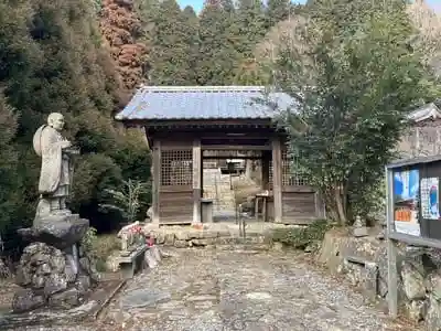 神角寺の山門