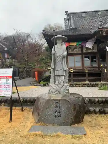 埼玉厄除け開運大師・龍泉寺（切り絵御朱印発祥の寺）の像