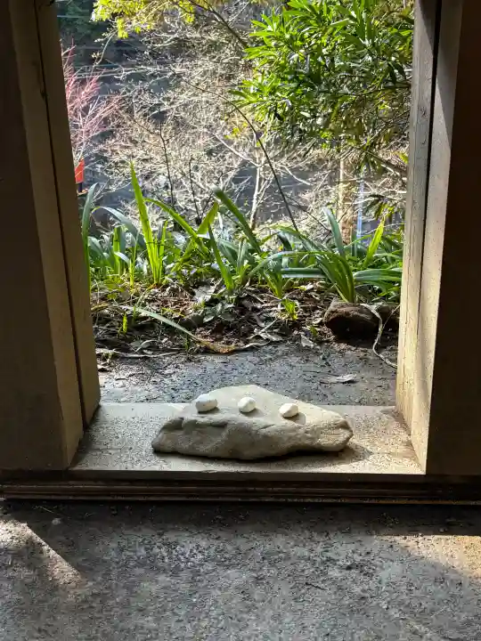 事任八幡宮の{uncategorized: "未分類", other: "その他", undefined: "問題あり", building: "その他建物", grave: "お墓", sacred_gate: "鳥居", guardian: "狛犬", statue: "像", buddha: "仏像", history: "歴史", nature: "自然", garden: "庭園", animal: "動物", pagoda: "塔", temizu: "手水舎", mountain_gate: "山門・神門", sanctuary: "本殿・本堂", subordinate: "末社・摂社", art: "芸術", scenery: "景色", jizo: "地蔵", ema: "絵馬", goshuin: "御朱印", omikuji: "おみくじ", items: "授与品その他", amulet: "お守り", goshuincho: "御朱印帳", eats: "食事", festival: "お祭り", votive_dance: "神楽", shichigosan: "七五三参", wedding: "結婚式", experience: "体験その他", initially: "初詣", around: "周辺", anti_infection: "感染症対策"}