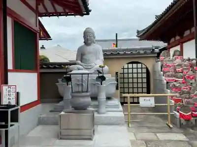 六波羅蜜寺の{uncategorized: "未分類", other: "その他", undefined: "問題あり", building: "その他建物", grave: "お墓", sacred_gate: "鳥居", guardian: "狛犬", statue: "像", buddha: "仏像", history: "歴史", nature: "自然", garden: "庭園", animal: "動物", pagoda: "塔", temizu: "手水舎", mountain_gate: "山門・神門", sanctuary: "本殿・本堂", subordinate: "末社・摂社", art: "芸術", scenery: "景色", jizo: "地蔵", ema: "絵馬", goshuin: "御朱印", omikuji: "おみくじ", items: "授与品その他", amulet: "お守り", goshuincho: "御朱印帳", eats: "食事", festival: "お祭り", votive_dance: "神楽", shichigosan: "七五三参", wedding: "結婚式", experience: "体験その他", initially: "初詣", around: "周辺", anti_infection: "感染症対策"}