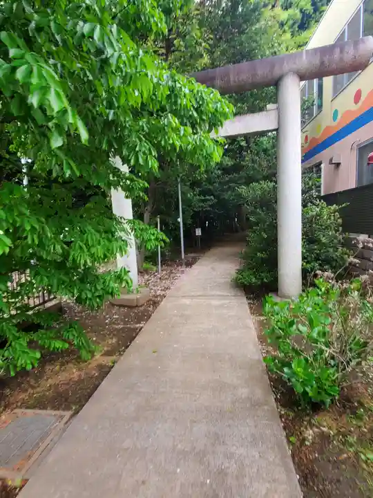 神明神社 (飯山満町)の鳥居