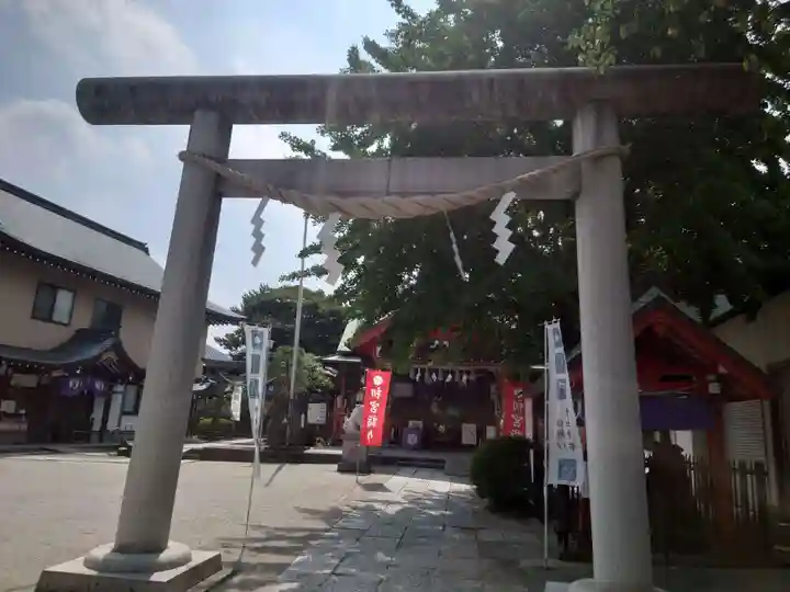 葛飾氷川神社の鳥居