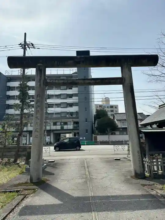 神明社の{uncategorized: "未分類", other: "その他", undefined: "問題あり", building: "その他建物", grave: "お墓", sacred_gate: "鳥居", guardian: "狛犬", statue: "像", buddha: "仏像", history: "歴史", nature: "自然", garden: "庭園", animal: "動物", pagoda: "塔", temizu: "手水舎", mountain_gate: "山門・神門", sanctuary: "本殿・本堂", subordinate: "末社・摂社", art: "芸術", scenery: "景色", jizo: "地蔵", ema: "絵馬", goshuin: "御朱印", omikuji: "おみくじ", items: "授与品その他", amulet: "お守り", goshuincho: "御朱印帳", eats: "食事", festival: "お祭り", votive_dance: "神楽", shichigosan: "七五三参", wedding: "結婚式", experience: "体験その他", initially: "初詣", around: "周辺", anti_infection: "感染症対策"}