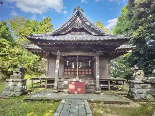 館山神社の本殿