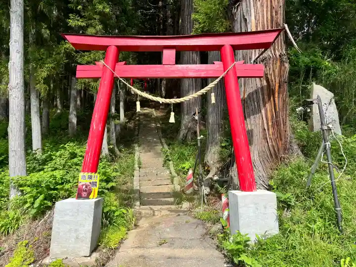 久須志神社の{uncategorized: "未分類", other: "その他", undefined: "問題あり", building: "その他建物", grave: "お墓", sacred_gate: "鳥居", guardian: "狛犬", statue: "像", buddha: "仏像", history: "歴史", nature: "自然", garden: "庭園", animal: "動物", pagoda: "塔", temizu: "手水舎", mountain_gate: "山門・神門", sanctuary: "本殿・本堂", subordinate: "末社・摂社", art: "芸術", scenery: "景色", jizo: "地蔵", ema: "絵馬", goshuin: "御朱印", omikuji: "おみくじ", items: "授与品その他", amulet: "お守り", goshuincho: "御朱印帳", eats: "食事", festival: "お祭り", votive_dance: "神楽", shichigosan: "七五三参", wedding: "結婚式", experience: "体験その他", initially: "初詣", around: "周辺", anti_infection: "感染症対策"}