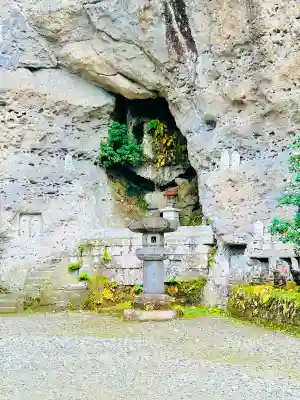 大谷寺の{uncategorized: "未分類", other: "その他", undefined: "問題あり", building: "その他建物", grave: "お墓", sacred_gate: "鳥居", guardian: "狛犬", statue: "像", buddha: "仏像", history: "歴史", nature: "自然", garden: "庭園", animal: "動物", pagoda: "塔", temizu: "手水舎", mountain_gate: "山門・神門", sanctuary: "本殿・本堂", subordinate: "末社・摂社", art: "芸術", scenery: "景色", jizo: "地蔵", ema: "絵馬", goshuin: "御朱印", omikuji: "おみくじ", items: "授与品その他", amulet: "お守り", goshuincho: "御朱印帳", eats: "食事", festival: "お祭り", votive_dance: "神楽", shichigosan: "七五三参", wedding: "結婚式", experience: "体験その他", initially: "初詣", around: "周辺", anti_infection: "感染症対策"}