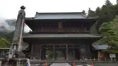 久遠寺の山門