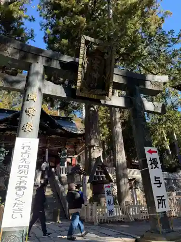 三峯神社の{uncategorized: "未分類", other: "その他", undefined: "問題あり", building: "その他建物", grave: "お墓", sacred_gate: "鳥居", guardian: "狛犬", statue: "像", buddha: "仏像", history: "歴史", nature: "自然", garden: "庭園", animal: "動物", pagoda: "塔", temizu: "手水舎", mountain_gate: "山門・神門", sanctuary: "本殿・本堂", subordinate: "末社・摂社", art: "芸術", scenery: "景色", jizo: "地蔵", ema: "絵馬", goshuin: "御朱印", omikuji: "おみくじ", items: "授与品その他", amulet: "お守り", goshuincho: "御朱印帳", eats: "食事", festival: "お祭り", votive_dance: "神楽", shichigosan: "七五三参", wedding: "結婚式", experience: "体験その他", initially: "初詣", around: "周辺", anti_infection: "感染症対策"}