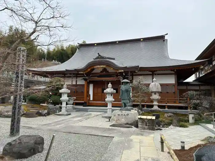 満願寺の本殿