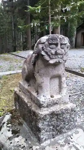 六神石神社の狛犬