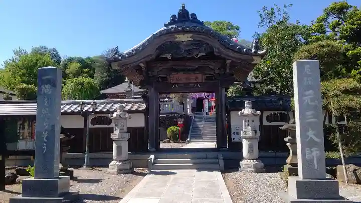 寺岡山元三大師の山門・神門