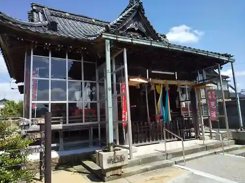 稲荷神社の本殿