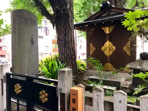 鳥越神社の末社