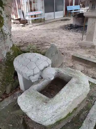 社若神社の手水舎