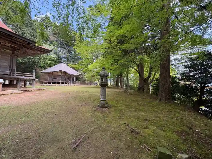 光明寺の{uncategorized: "未分類", other: "その他", undefined: "問題あり", building: "その他建物", grave: "お墓", sacred_gate: "鳥居", guardian: "狛犬", statue: "像", buddha: "仏像", history: "歴史", nature: "自然", garden: "庭園", animal: "動物", pagoda: "塔", temizu: "手水舎", mountain_gate: "山門・神門", sanctuary: "本殿・本堂", subordinate: "末社・摂社", art: "芸術", scenery: "景色", jizo: "地蔵", ema: "絵馬", goshuin: "御朱印", omikuji: "おみくじ", items: "授与品その他", amulet: "お守り", goshuincho: "御朱印帳", eats: "食事", festival: "お祭り", votive_dance: "神楽", shichigosan: "七五三参", wedding: "結婚式", experience: "体験その他", initially: "初詣", around: "周辺", anti_infection: "感染症対策"}