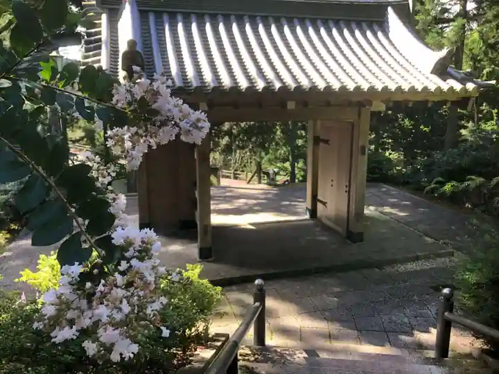 忉利天上寺の山門・神門