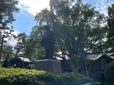 出雲大社の{uncategorized: "未分類", other: "その他", undefined: "問題あり", building: "その他建物", grave: "お墓", sacred_gate: "鳥居", guardian: "狛犬", statue: "像", buddha: "仏像", history: "歴史", nature: "自然", garden: "庭園", animal: "動物", pagoda: "塔", temizu: "手水舎", mountain_gate: "山門・神門", sanctuary: "本殿・本堂", subordinate: "末社・摂社", art: "芸術", scenery: "景色", jizo: "地蔵", ema: "絵馬", goshuin: "御朱印", omikuji: "おみくじ", items: "授与品その他", amulet: "お守り", goshuincho: "御朱印帳", eats: "食事", festival: "お祭り", votive_dance: "神楽", shichigosan: "七五三参", wedding: "結婚式", experience: "体験その他", initially: "初詣", around: "周辺", anti_infection: "感染症対策"}