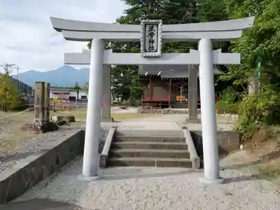 巨摩神社の鳥居